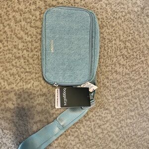 Baggallini Belt bag sling Light Indigo Denim